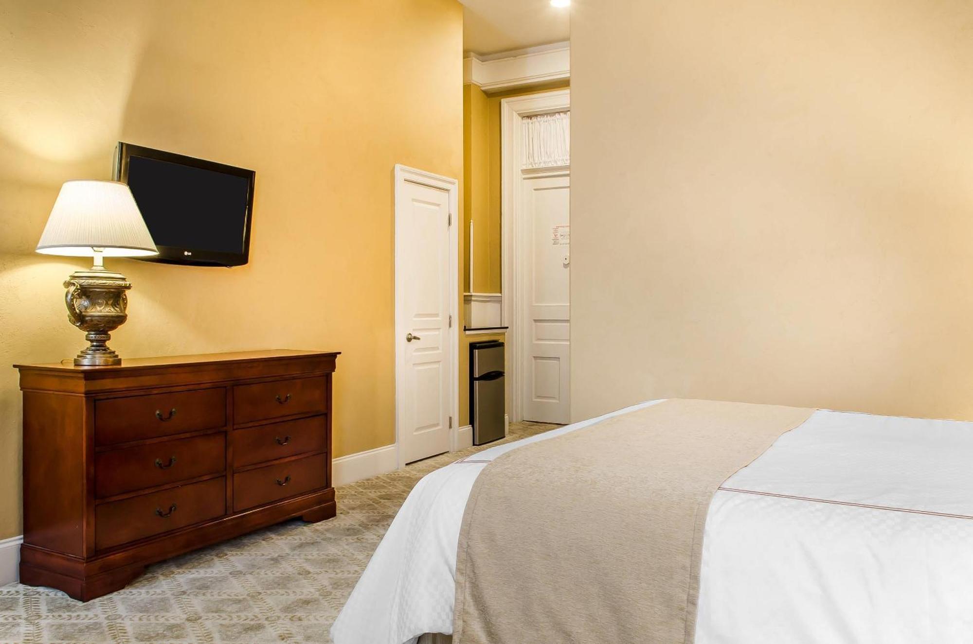 King Room - Non-Smoking
