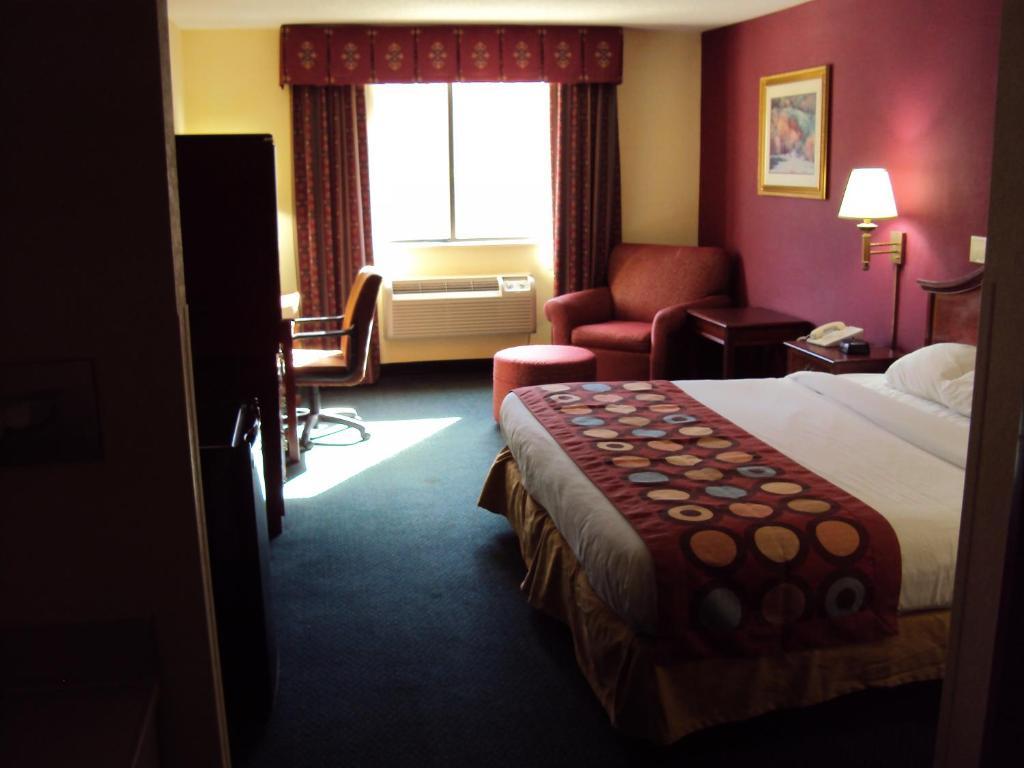 Queen Room - Disability Access - Non-Smoking