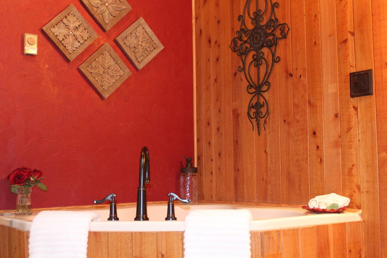 Queen Room with Spa Bath