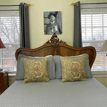 Lightner Farmhouse B&B-2